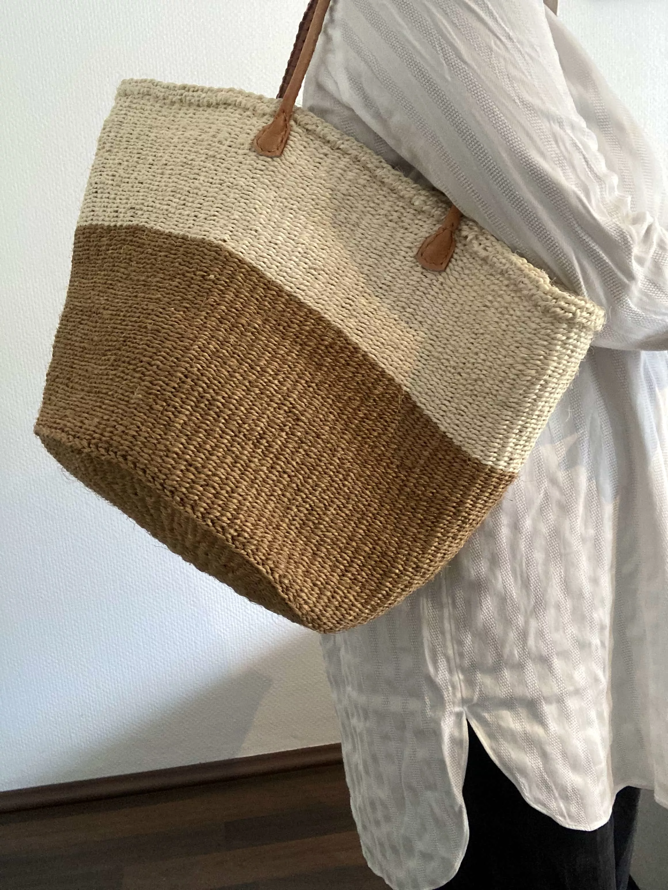 Raffia Big Market Basket in Beige