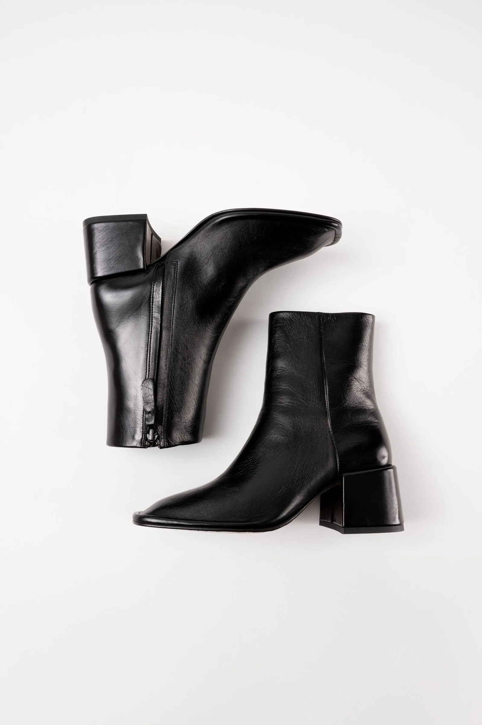 TARA - Black Wrinkled Polished Leather Boots