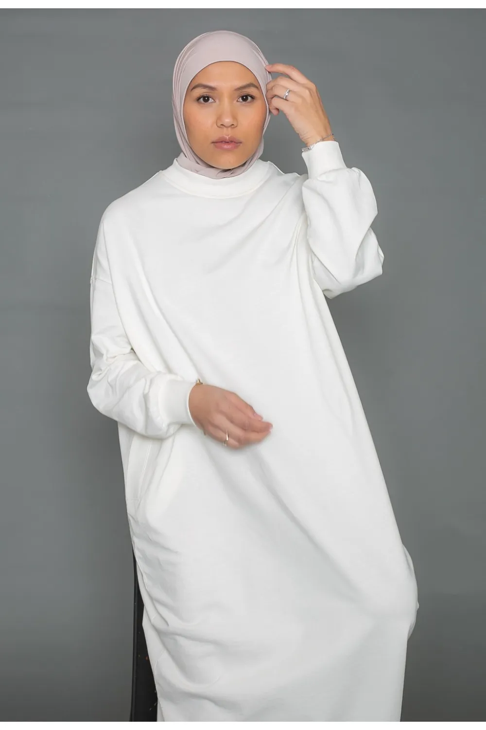 Vestido sudadera oversize blanco roto