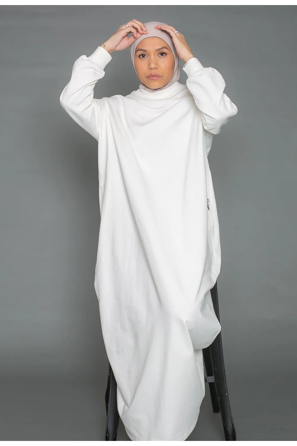 Vestido sudadera oversize blanco roto