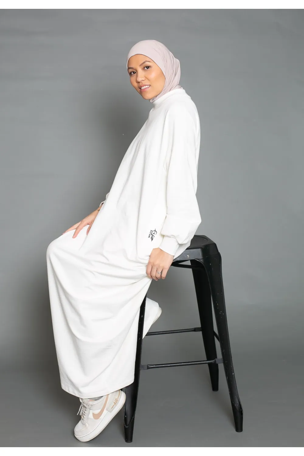 Vestido sudadera oversize blanco roto