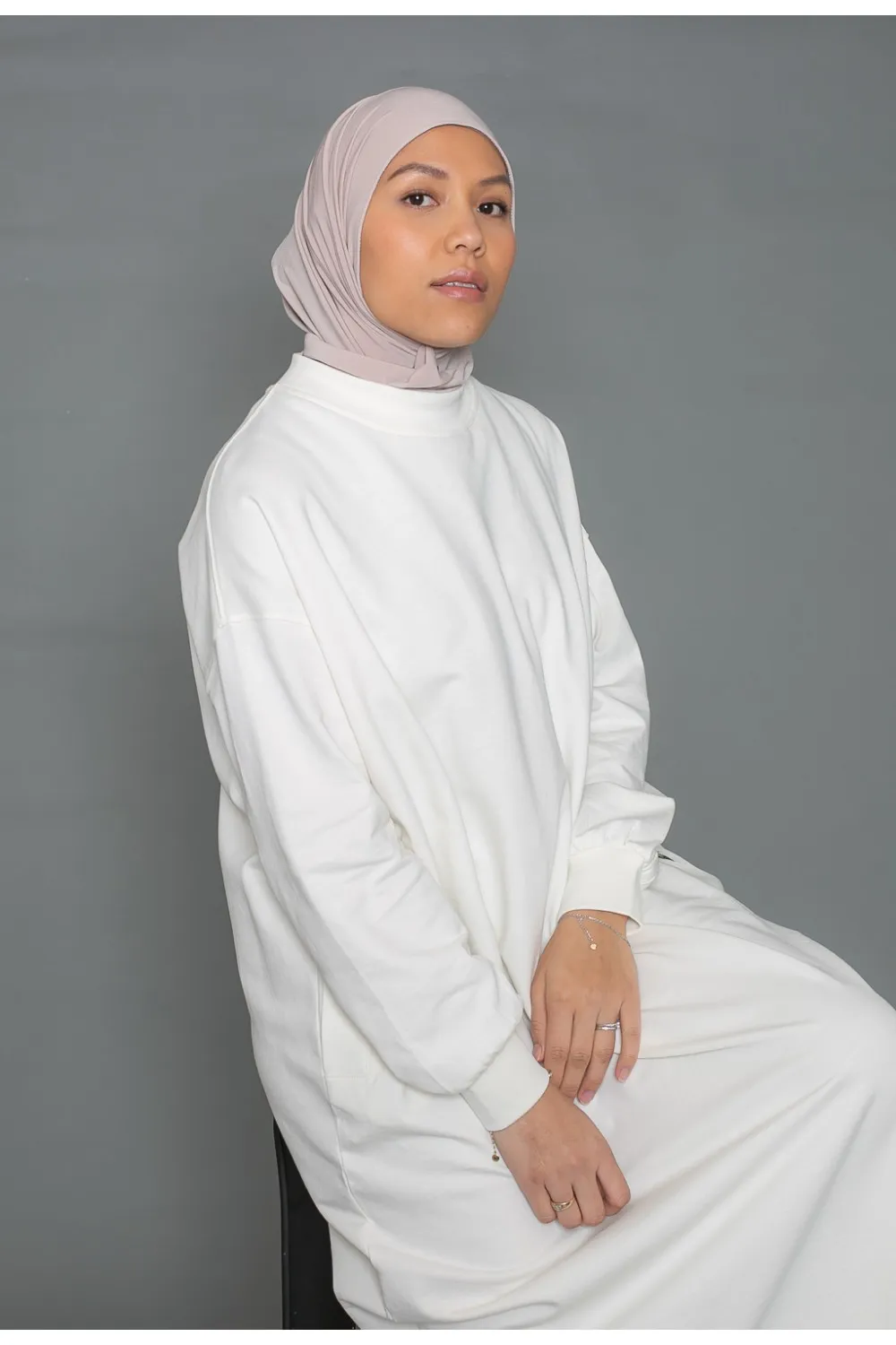 Vestido sudadera oversize blanco roto